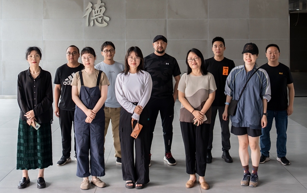 青年艺术创作团队.jpg