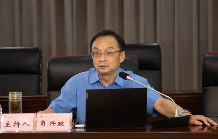 党委常委肖兴政教授为两支部上廉政党课2.jpg